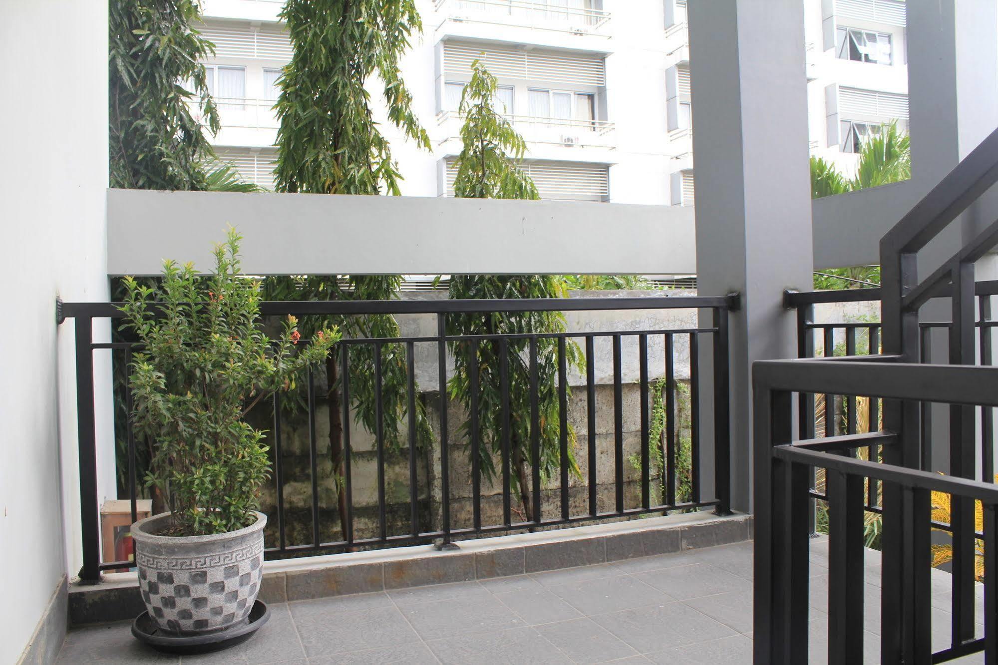 Hotel Tilamas Juanda Sawotratap Exterior photo